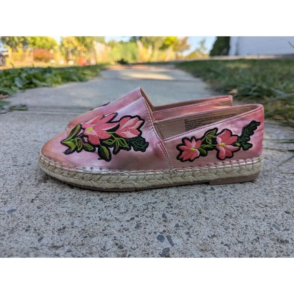 A New Day Espadrilles Flats Size US 8.5 Floral Boho Slip On Artsy Metallic Pink